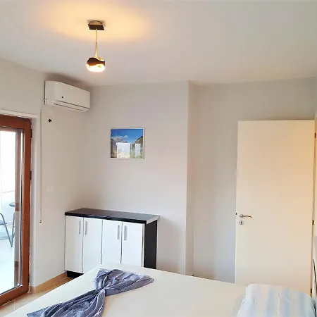 Apartment Currila 1 *