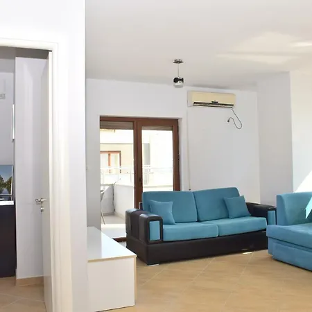 Apartment Currila 1 *