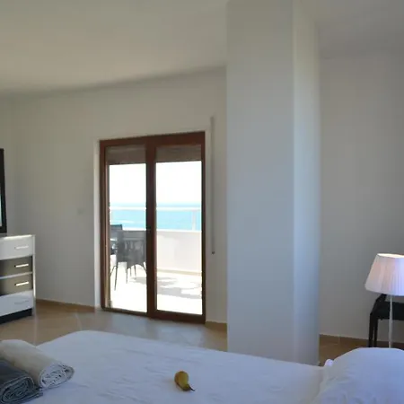 Apartment Currila 1 *